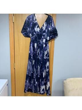 Socialite Metallic Dolman Sleeve Maxi Dress in Navy/Ivory - Size Small